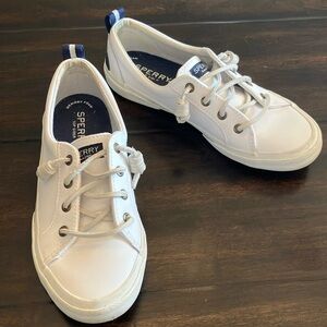 Women’s white and navy sperrys